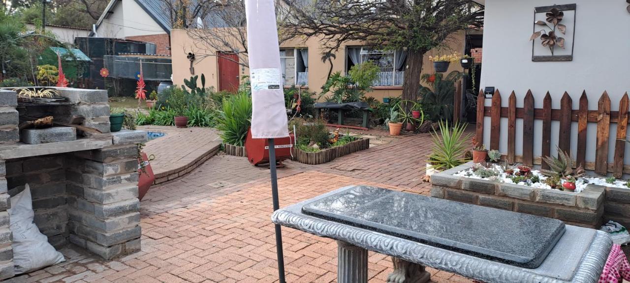The Cottage Unit Μπλουμφοντέιν Εξωτερικό φωτογραφία